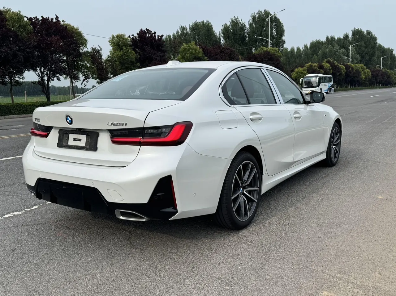 BMW 3 Series 2025 model 325i 2.0T M Sport Package automatic transmission 7
