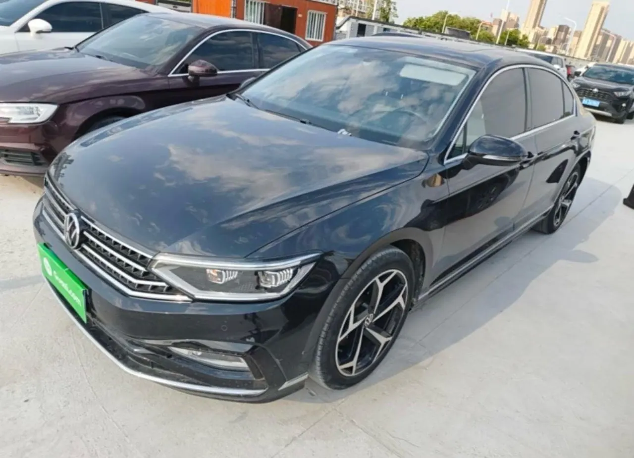 Volkswagen 2023 Magotan 2.0TSI 330TSI 2 million Commemorative Edition Leading Automatic Gear - View 1