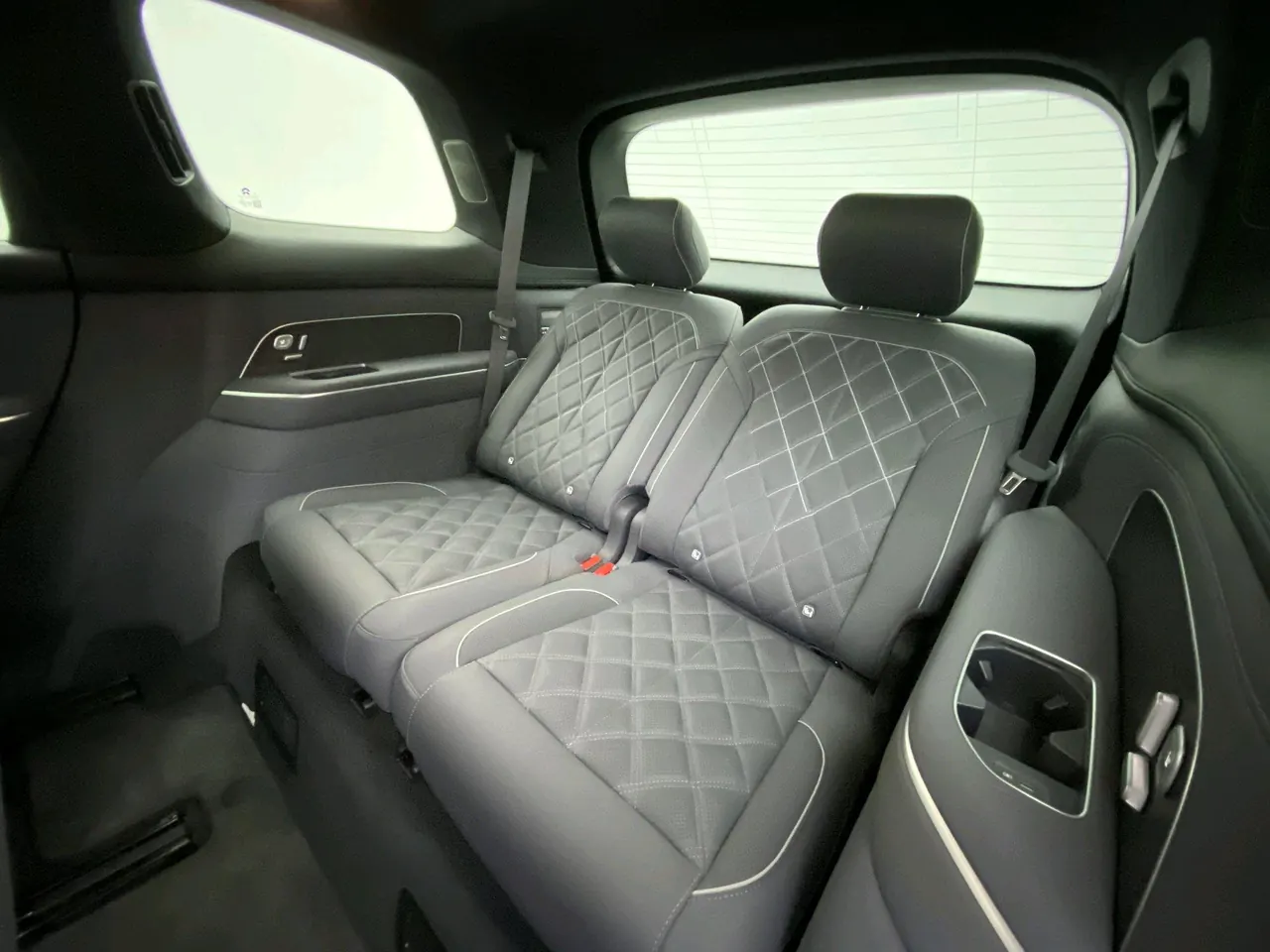 NIO 2026 ES8 6-seat executive deluxe automatic gear 4