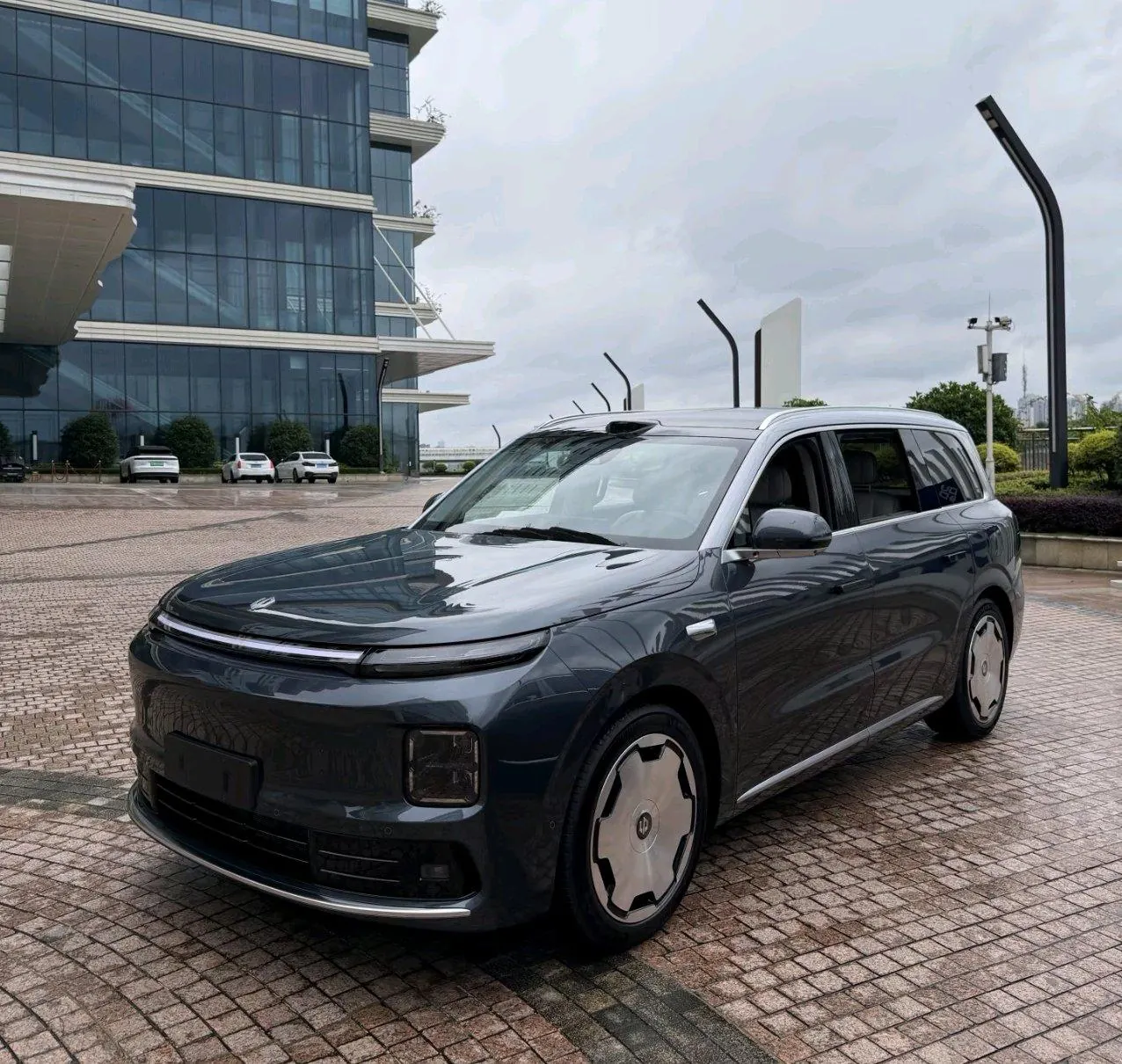 Открыть галерею: Leapmotor 2026 D 19 620 Zhizun Edition 6-seat Automatic Gear