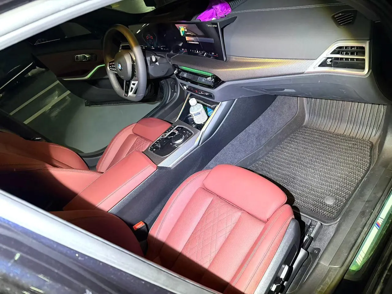 BMW 3 Series 2025 model 330i 2.0T M Sport Night Edition with automatic transmission 6