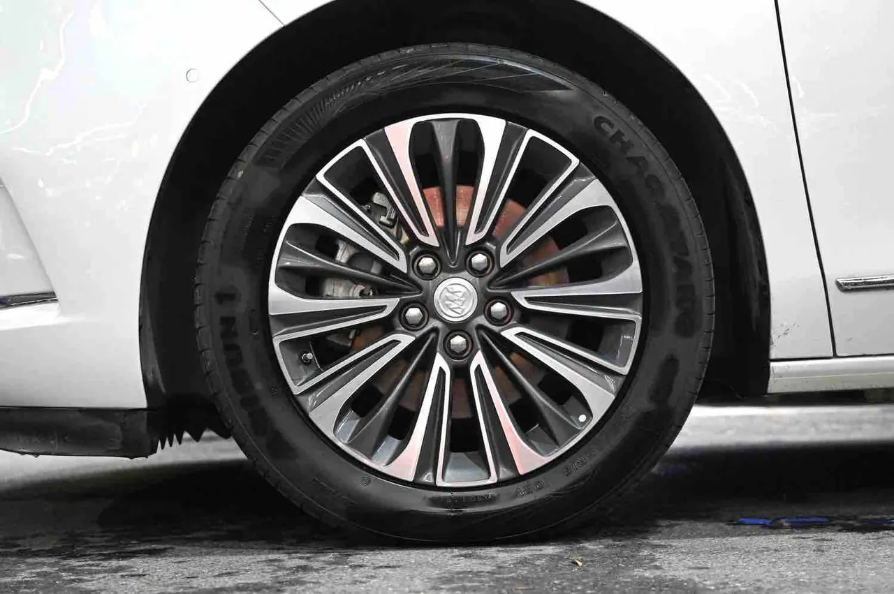 Buick 2020 GL8 ES Lu Zun 2.0T 653T Flagship Automatic Gear 10