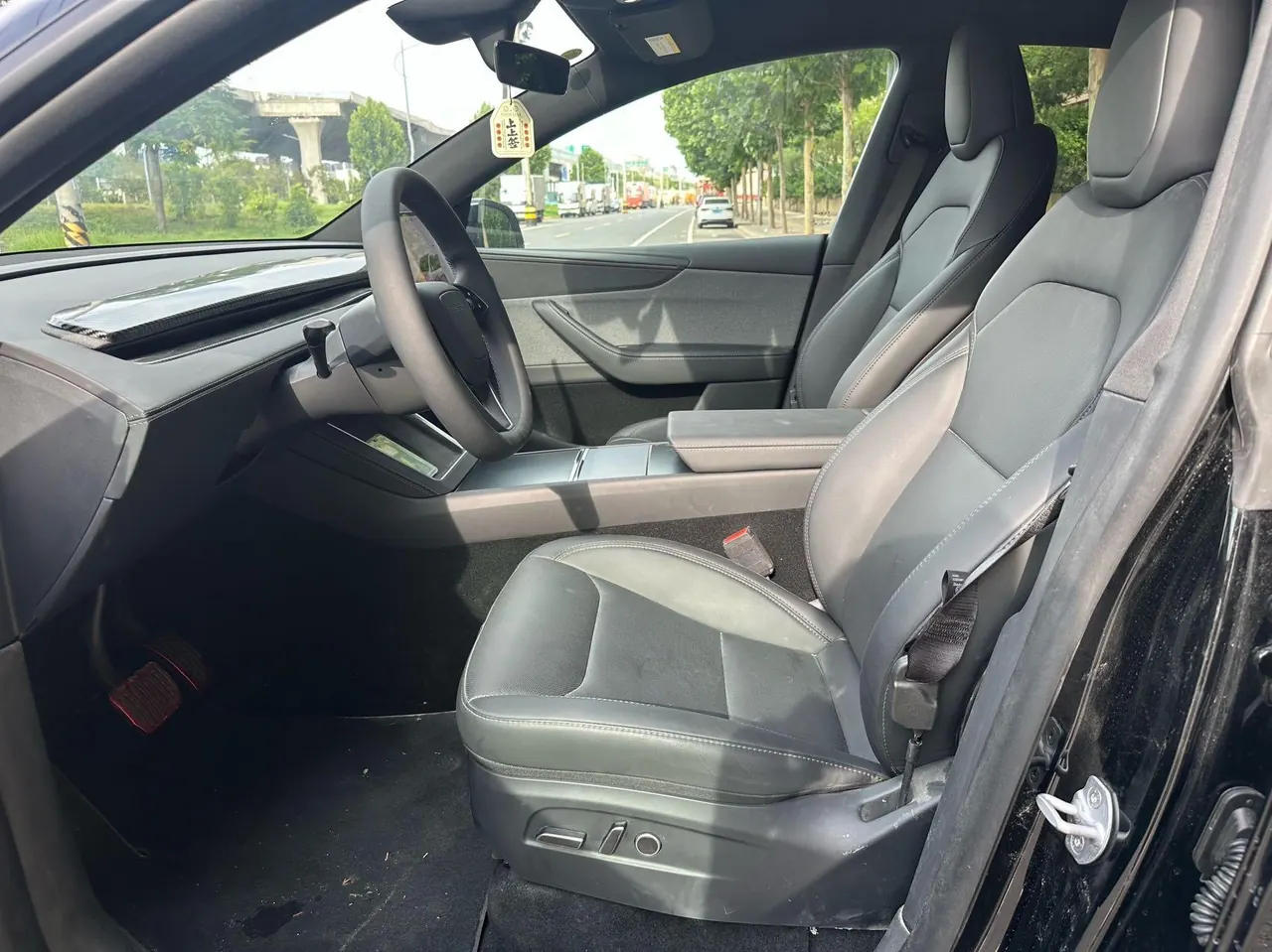 Tesla 2026 Model Y Rear-Wheel-Drive Automatic 7