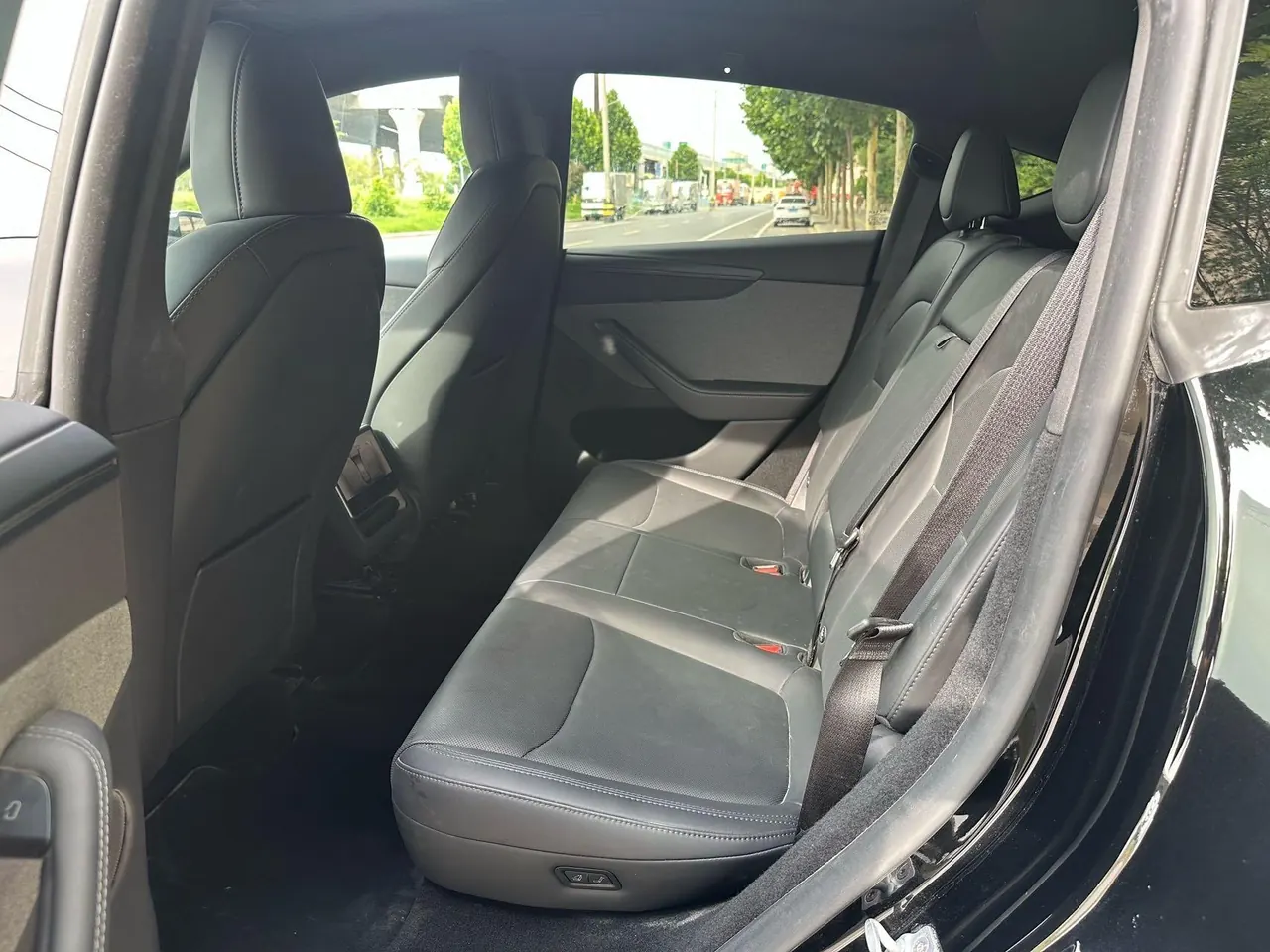 Tesla 2026 Model Y Rear-Wheel-Drive Automatic 9
