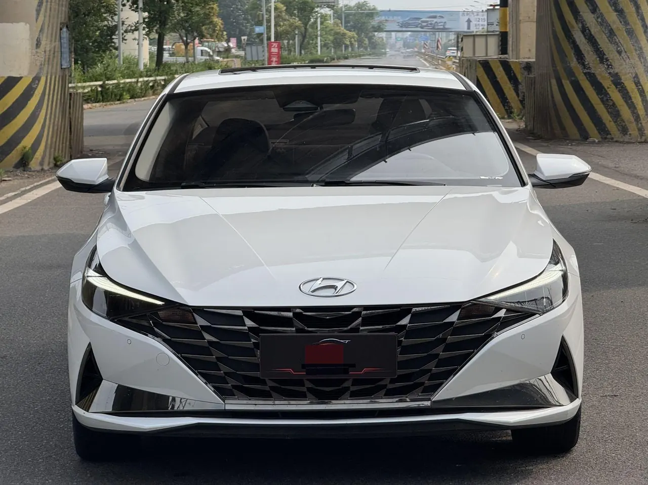 Hyundai 2022 Elantra -3-compartment 1.5 stepless LUX premium automatic gear 2