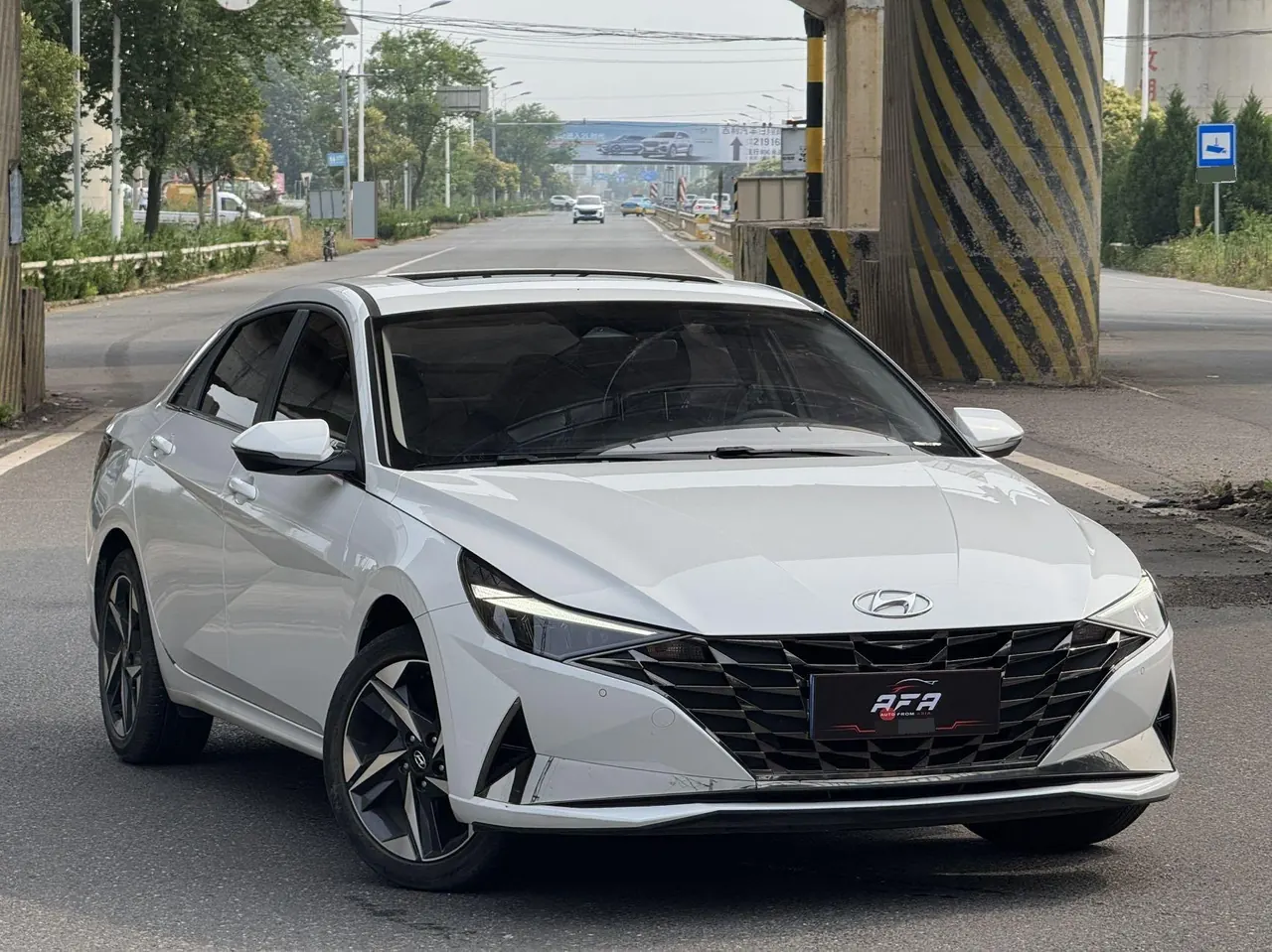 Hyundai 2022 Elantra -3-compartment 1.5 stepless LUX premium automatic gear 3