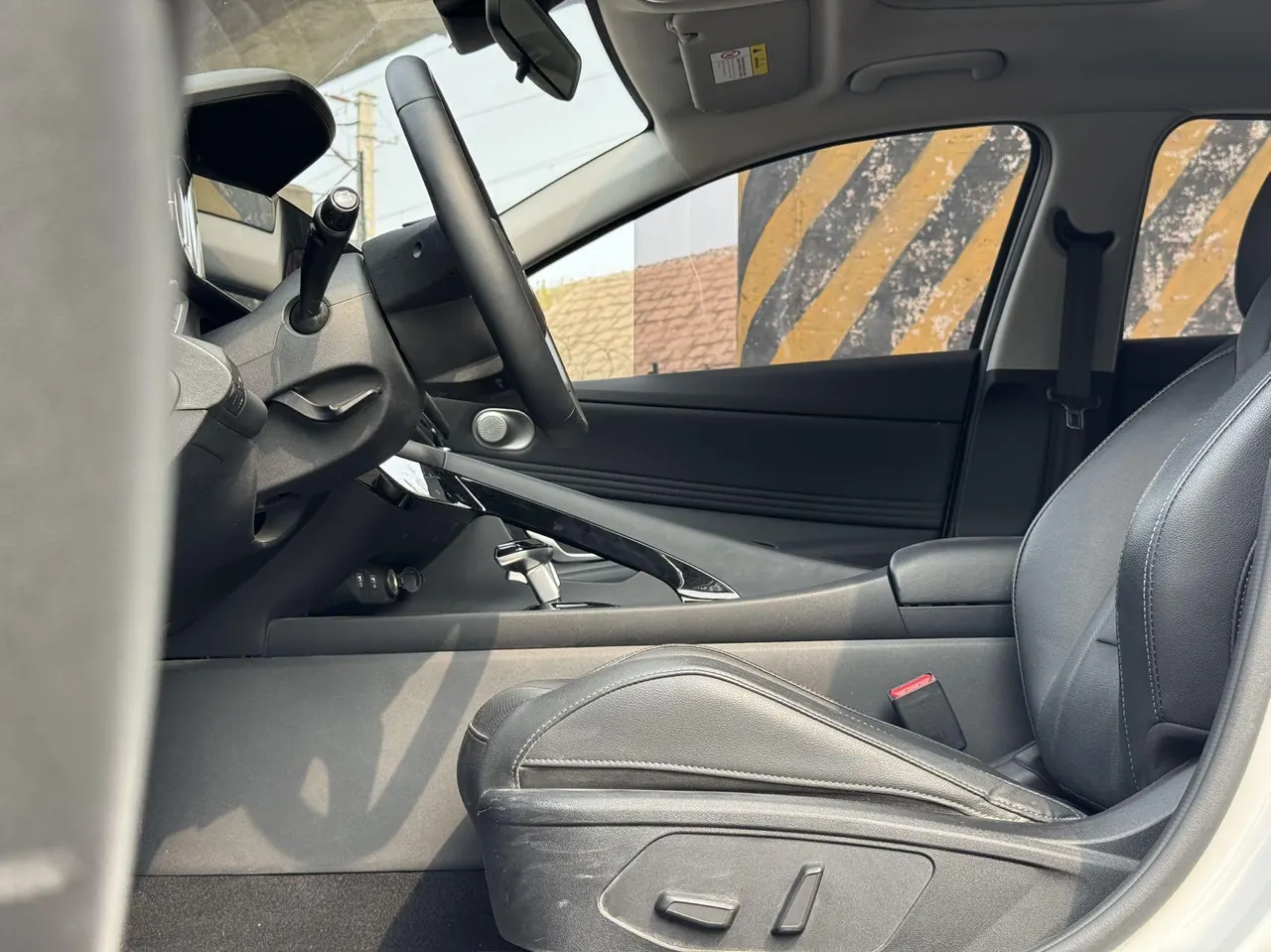 Hyundai 2022 Elantra -3-compartment 1.5 stepless LUX premium automatic gear 4