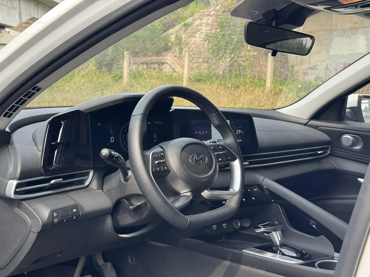 Hyundai 2022 Elantra -3-compartment 1.5 stepless LUX premium automatic gear 5