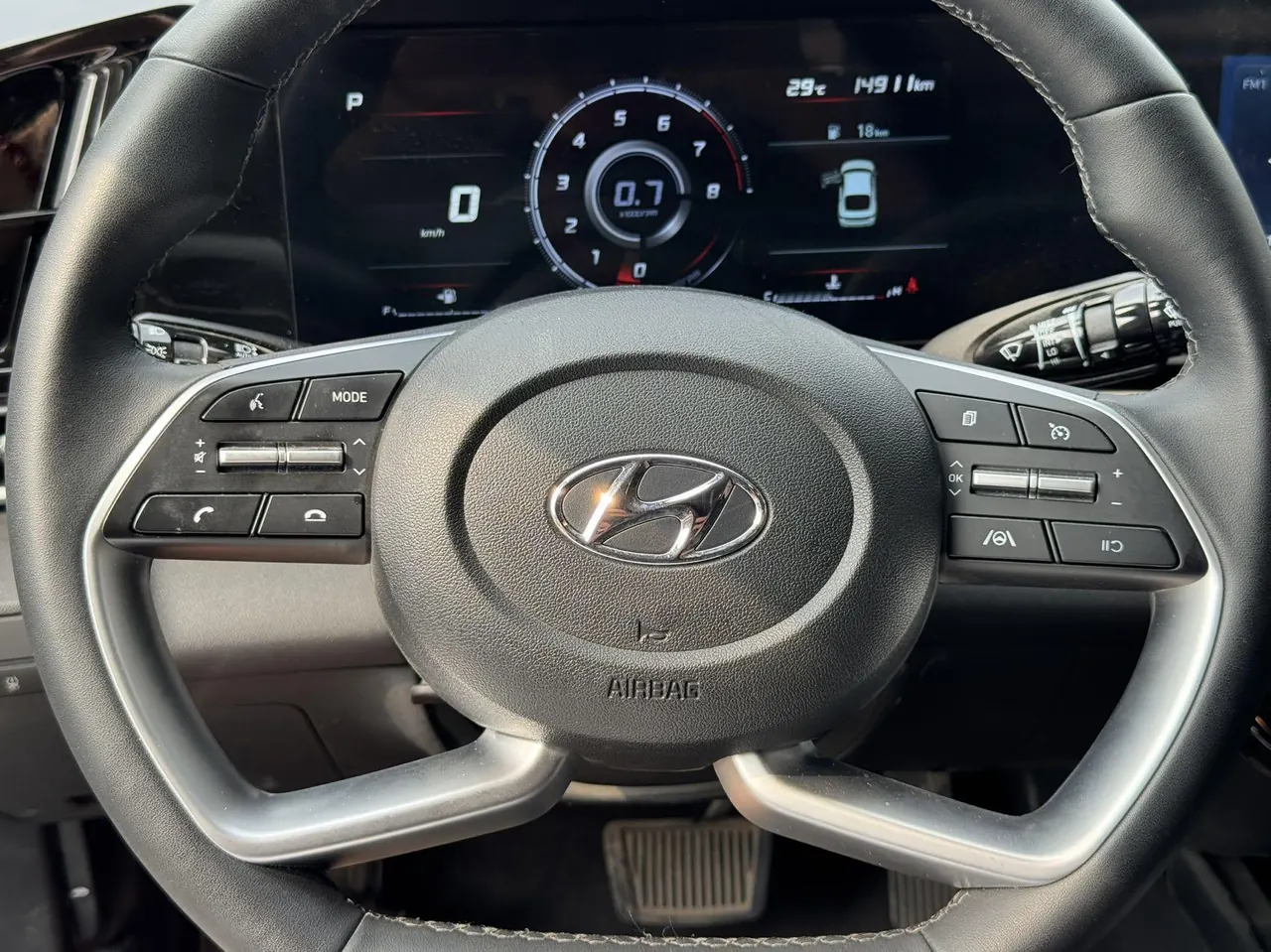 Hyundai 2022 Elantra -3-compartment 1.5 stepless LUX premium automatic gear 6