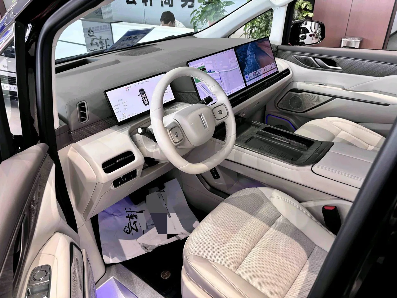 WEY 2025 VV7 Hi4 1.5T Four-Wheel-Drive Automatic Model 5