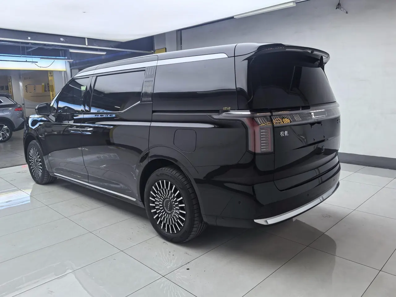 Zeekr 2024 Zeekr 009 six-seat executive version four-wheel drive 108kWh automatic gear 10