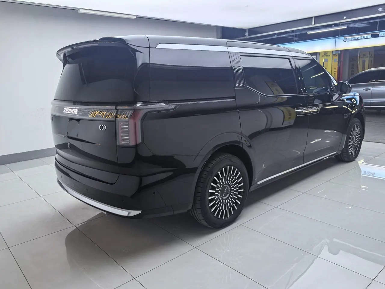 Zeekr 2024 Zeekr 009 six-seat executive version four-wheel drive 108kWh automatic gear 12
