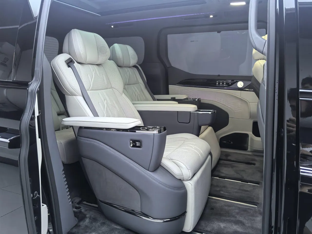 Zeekr 2024 Zeekr 009 six-seat executive version four-wheel drive 108kWh automatic gear 9