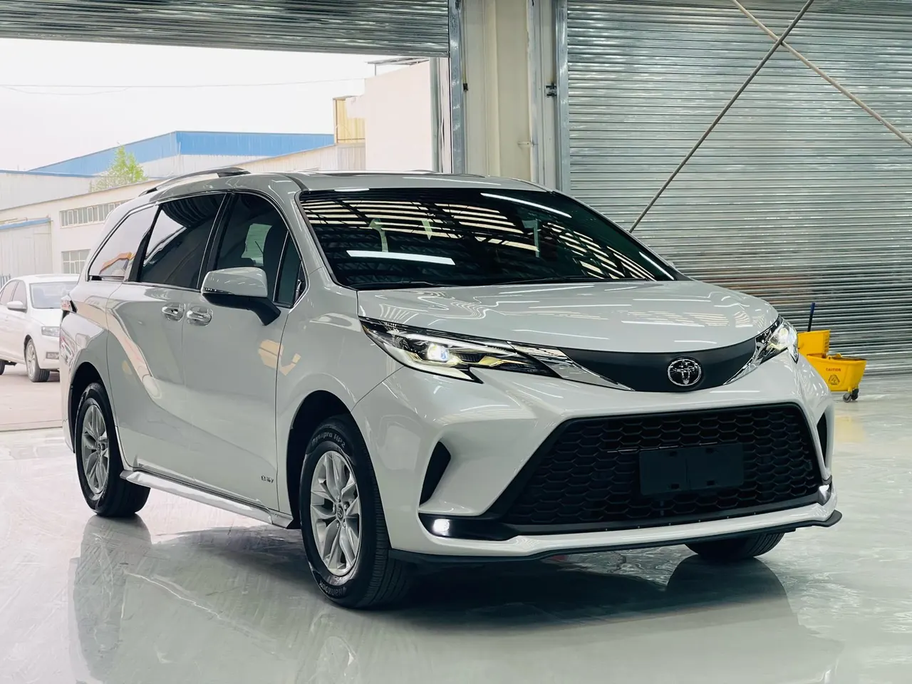 Toyota 2024 Grevia HYBRID 2.5 Stepless Comfort Edition Automatic Transmission - View 1