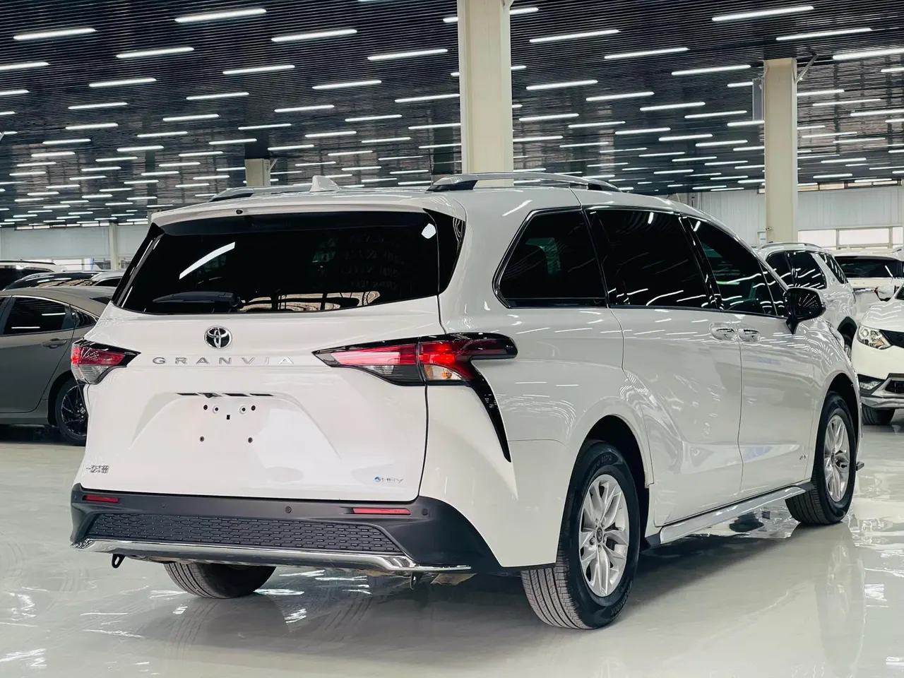 Toyota 2024 Grevia HYBRID 2.5 Stepless Comfort Edition Automatic Transmission 2