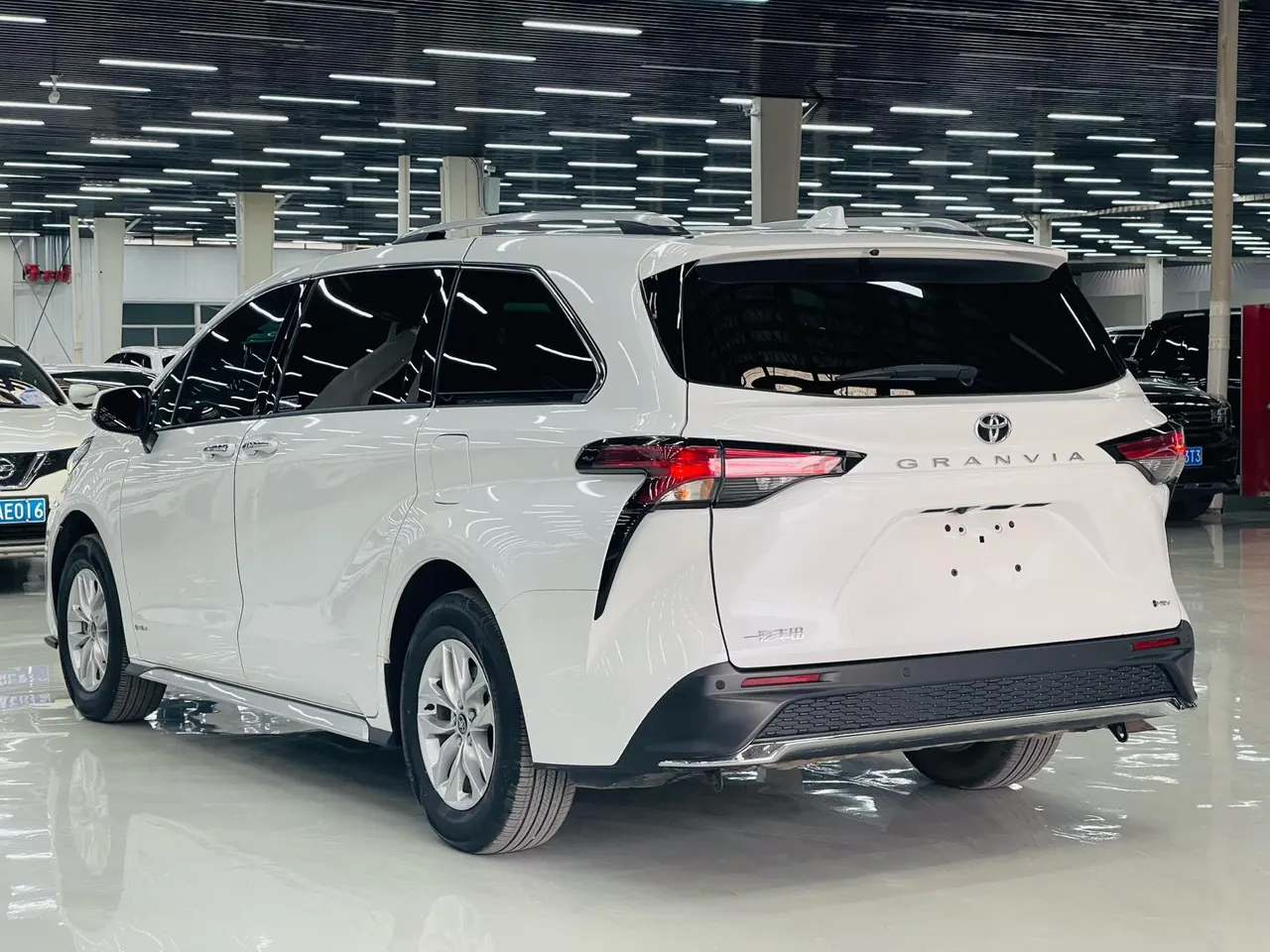 Toyota 2024 Grevia HYBRID 2.5 Stepless Comfort Edition Automatic Transmission 4