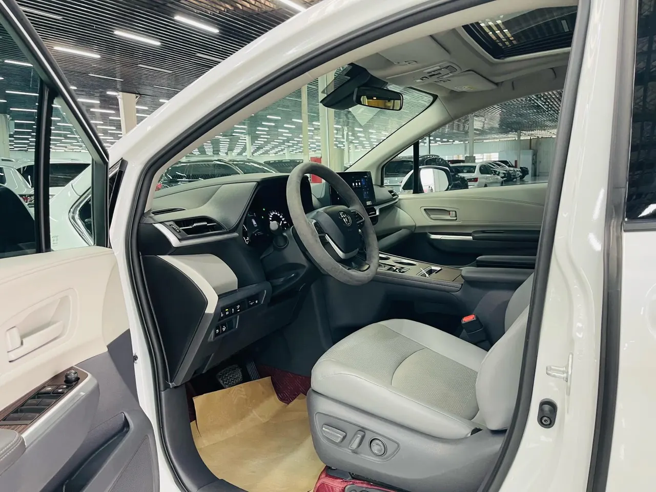 Toyota 2024 Grevia HYBRID 2.5 Stepless Comfort Edition Automatic Transmission 6