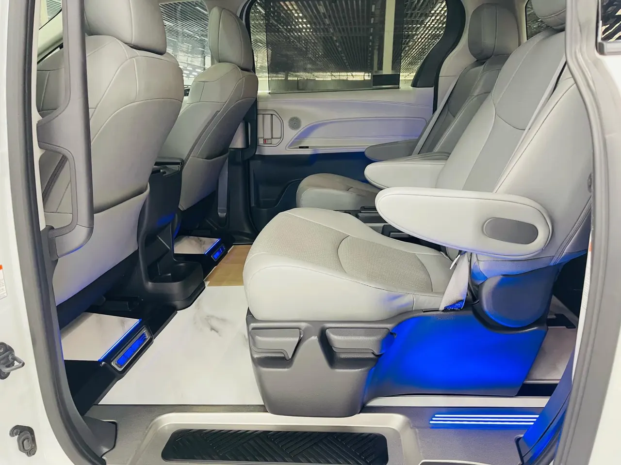 Toyota 2024 Grevia HYBRID 2.5 Stepless Comfort Edition Automatic Transmission 7