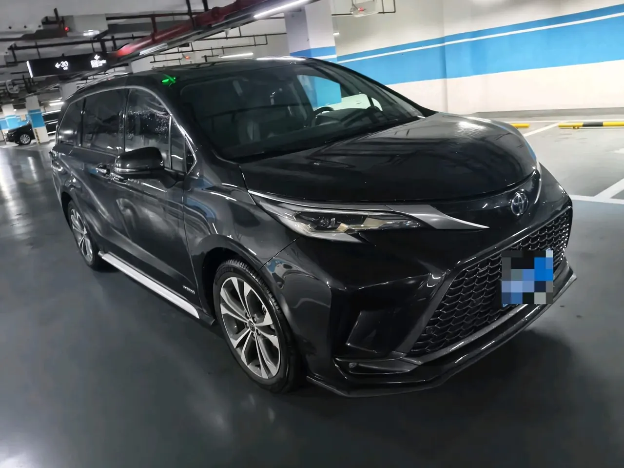 Toyota 2023 Grevia HYBRID 2.5 Stepless Premium PLUS Edition Automatic Gear 3