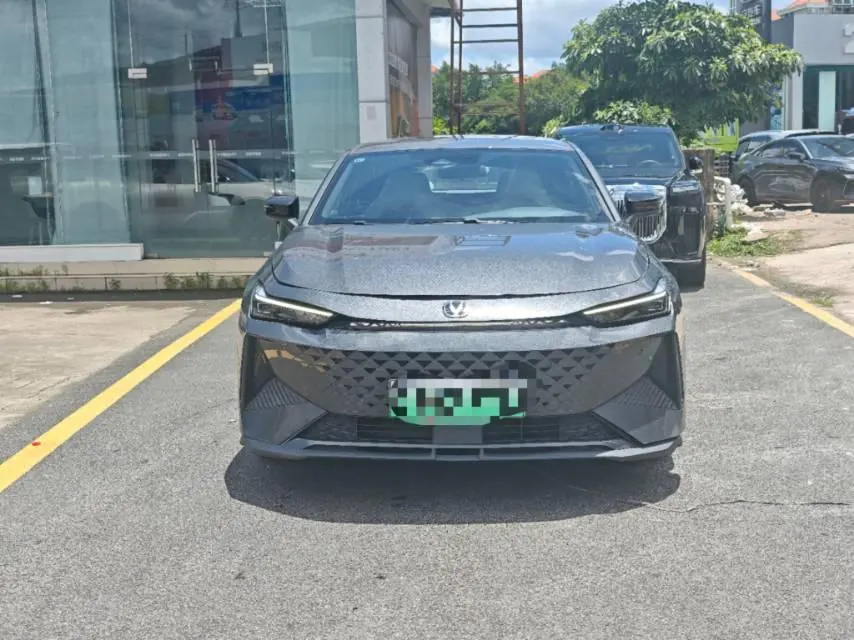 ChangAn 2024 UNI-V Smart Electric iDD 1.5 Stepless Blue Whale 136km Smart Zun Automatic Gear - View 1