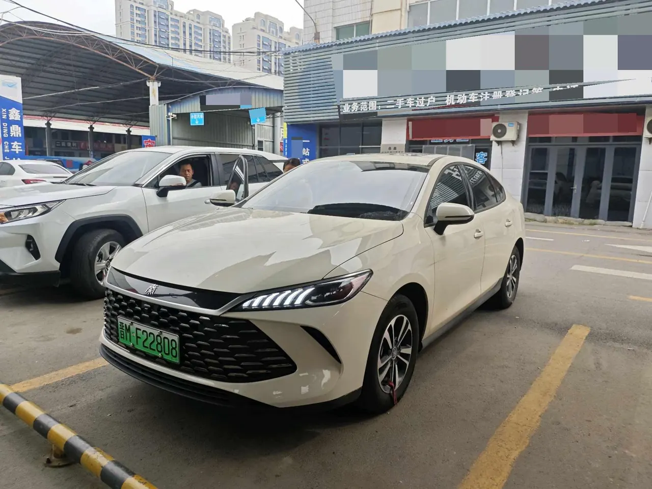 BYD 2026 Qin PLUS DM-i 1.5 stepless 210KM aggressive automatic gear - View 1