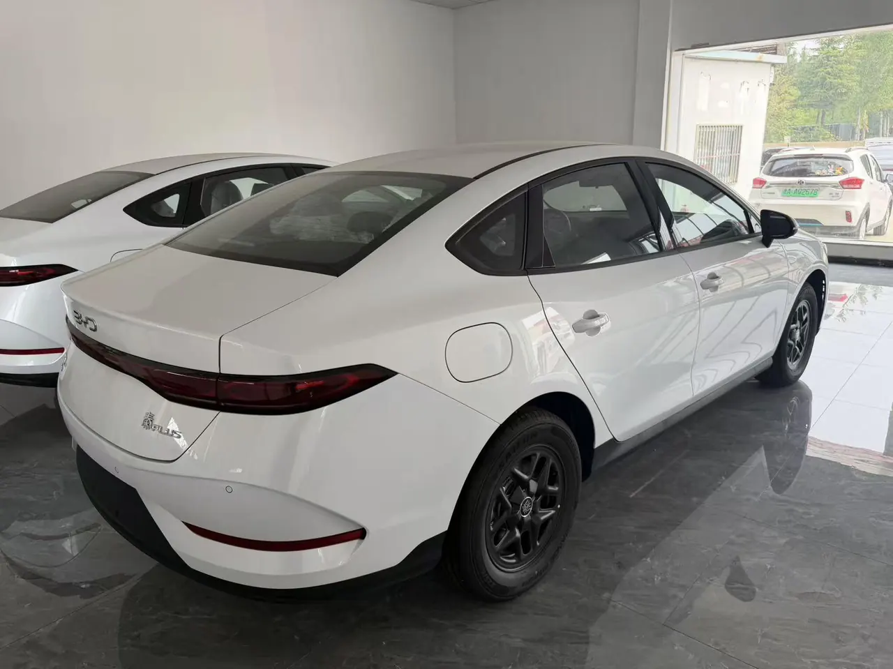 BYD 2026 Qin PLUS DM-i 1.5 CVT 128km Entry-Level Automatic 4