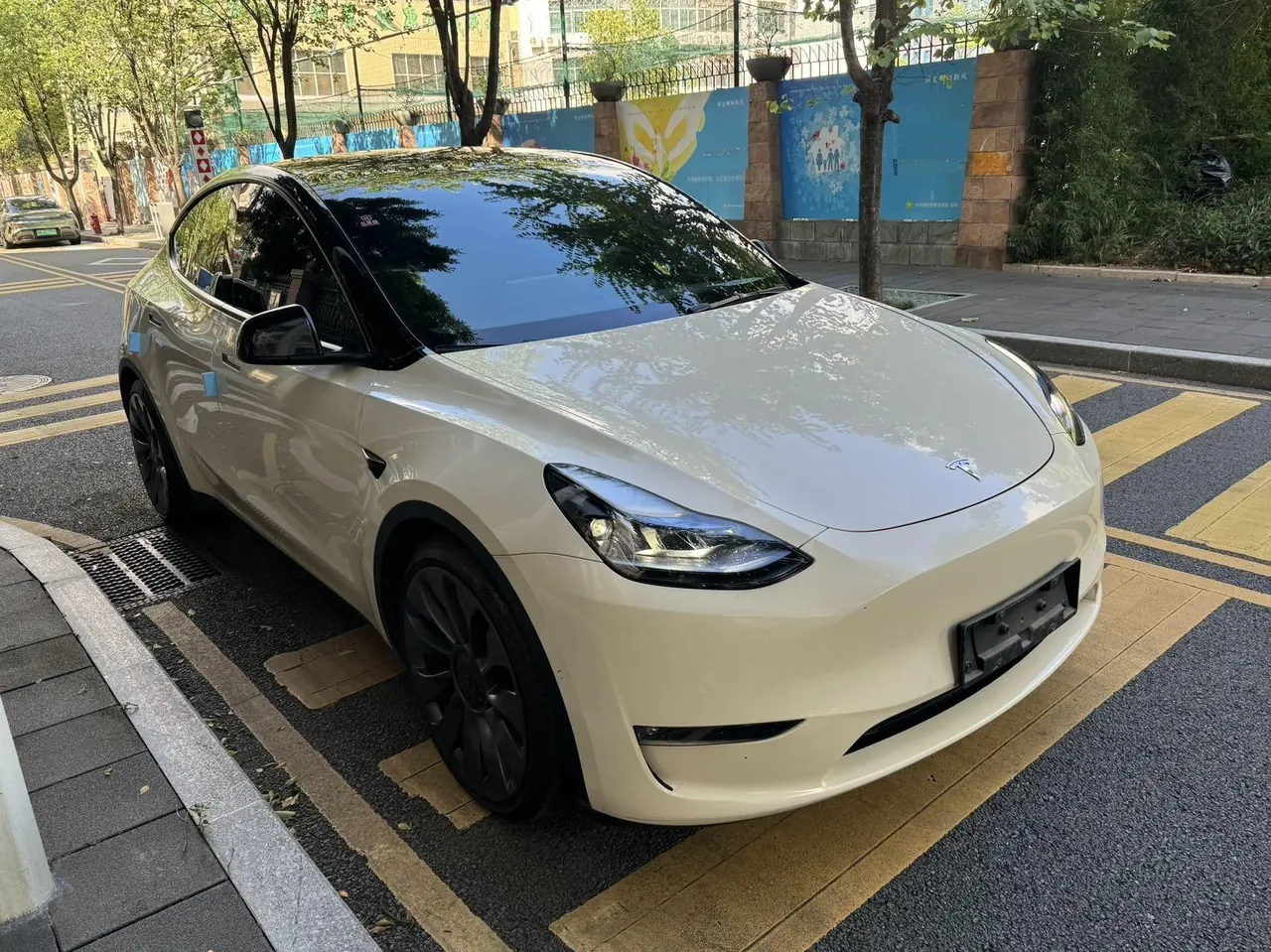 Tesla 2023 Model Y high-performance all-wheel drive version automatic transmission 3