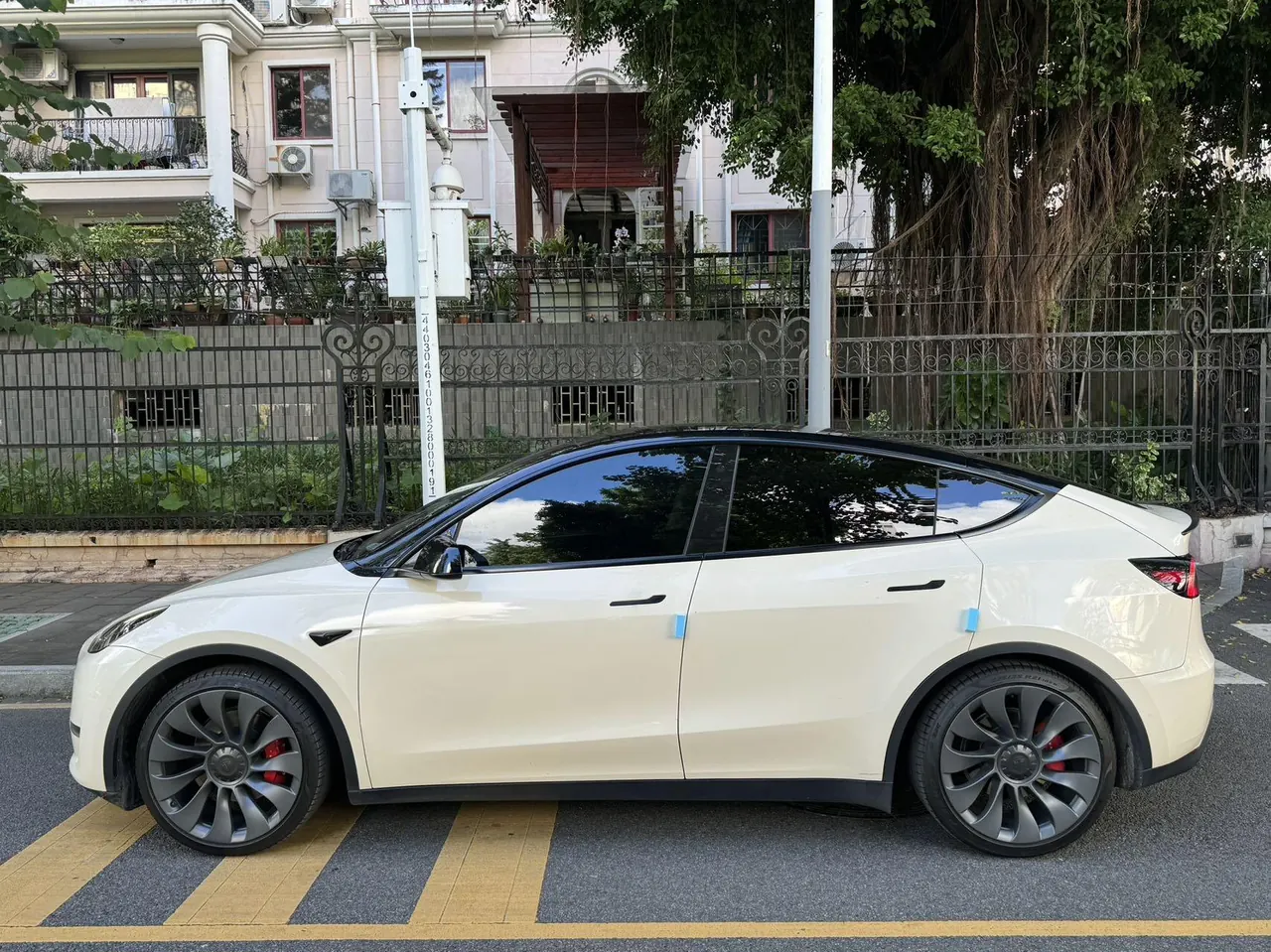 Tesla 2023 Model Y high-performance all-wheel drive version automatic transmission 4