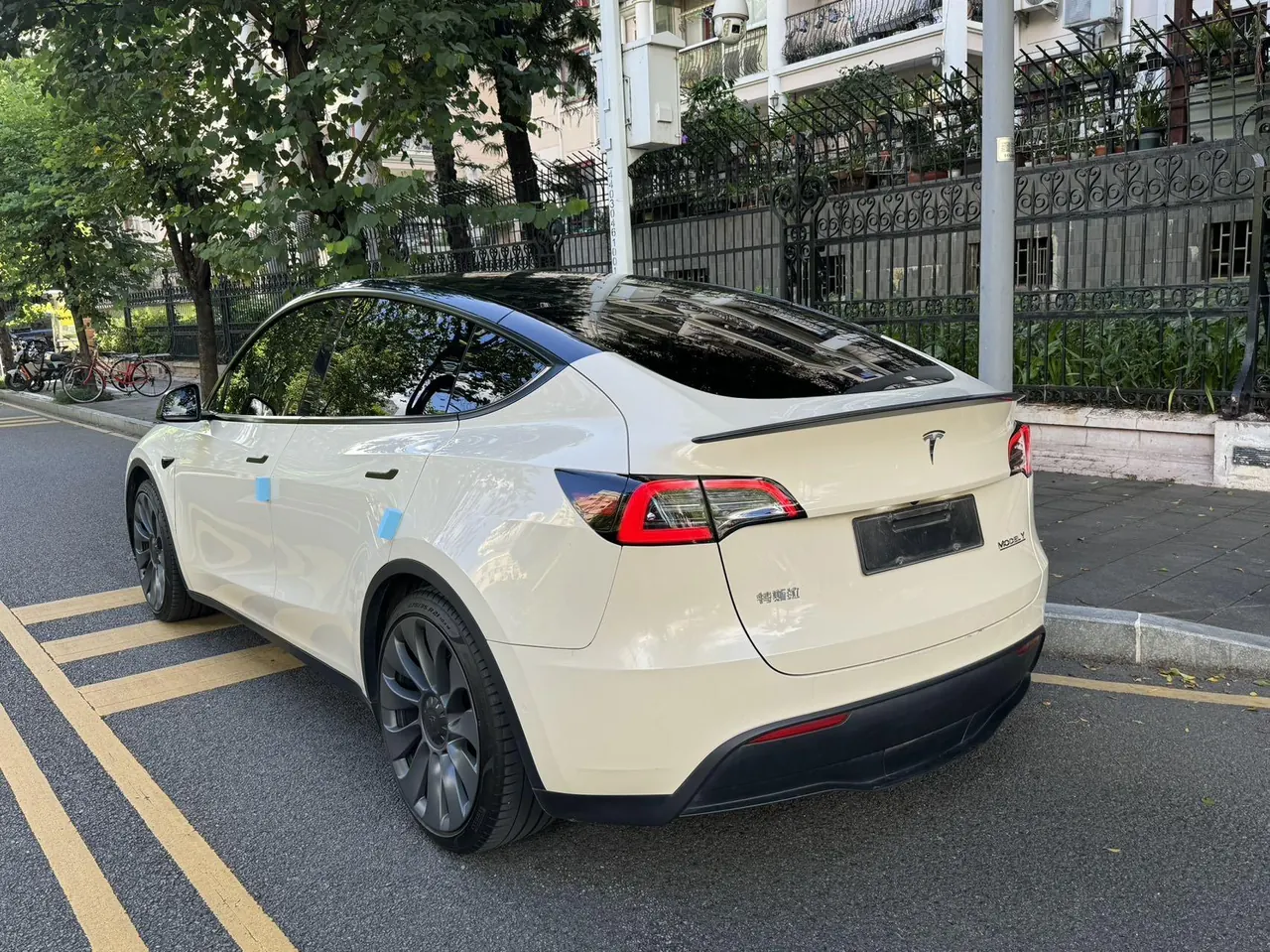 Tesla 2023 Model Y high-performance all-wheel drive version automatic transmission 5