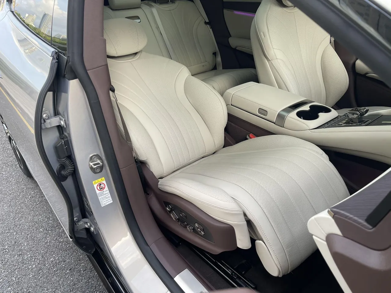 Denza 2024 Denza Z9GT 2.0T stepless 1100 four-wheel drive Max version automatic gear 11