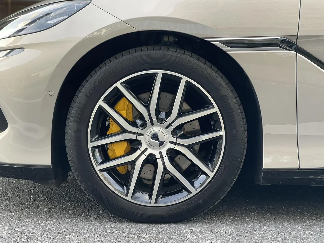 Denza 2024 Denza Z9GT 2.0T stepless 1100 four-wheel drive Max version automatic gear 13