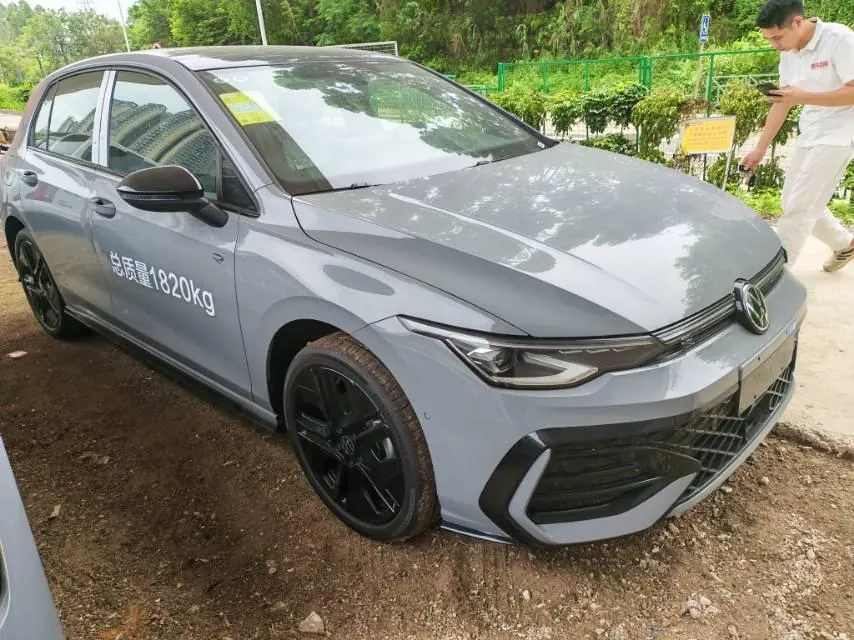 Volkswagen 2026 Golf 8 R-Line 1.5TSI 300TSI Automatic 2