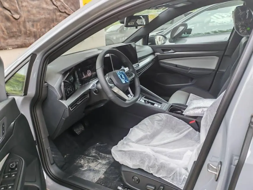 Volkswagen 2026 Golf 8 R-Line 1.5TSI 300TSI Automatic 8