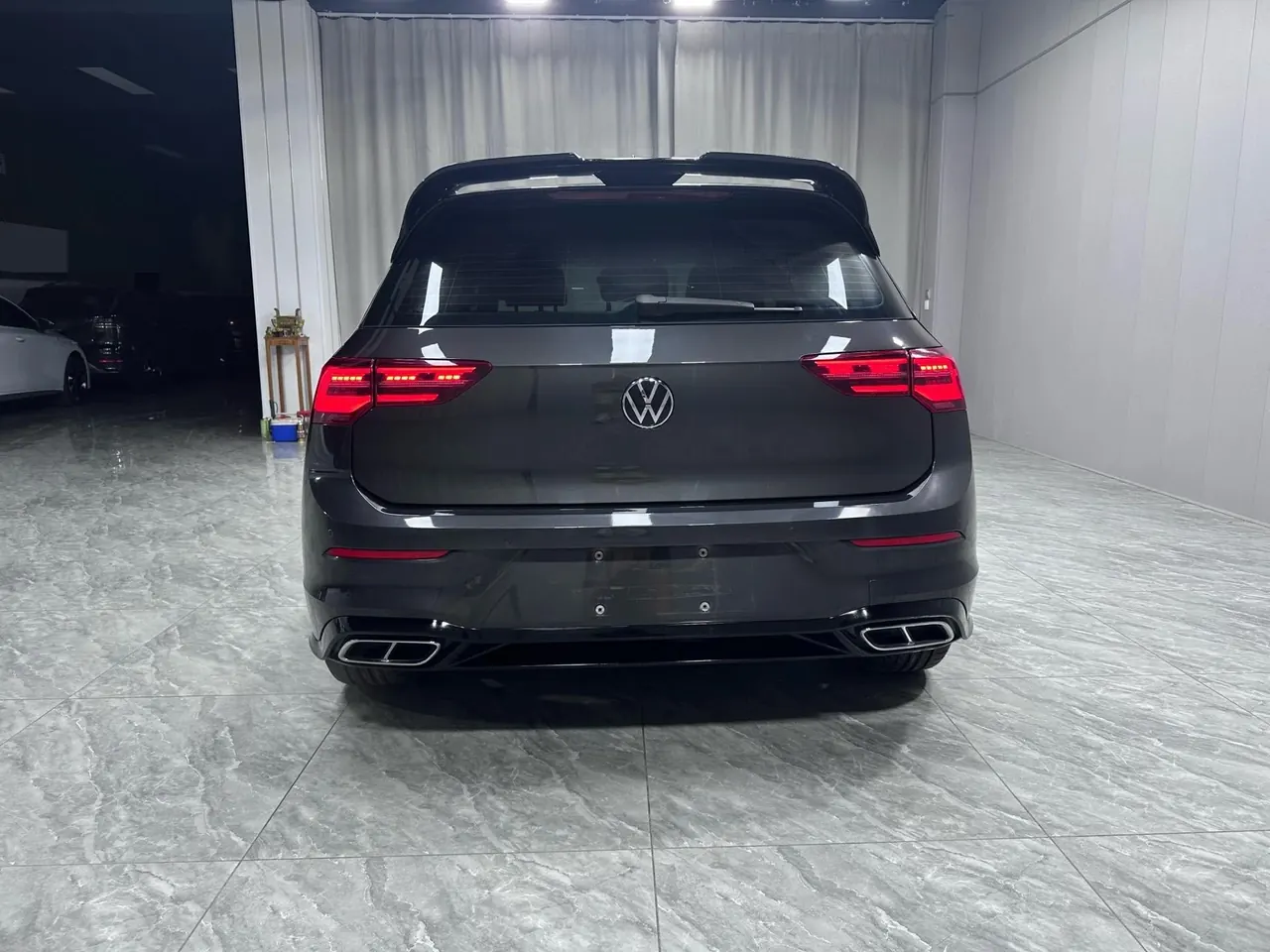 Volkswagen 2021 Golf 8 R-Line 1.4TSI 280TSI Automatic 5