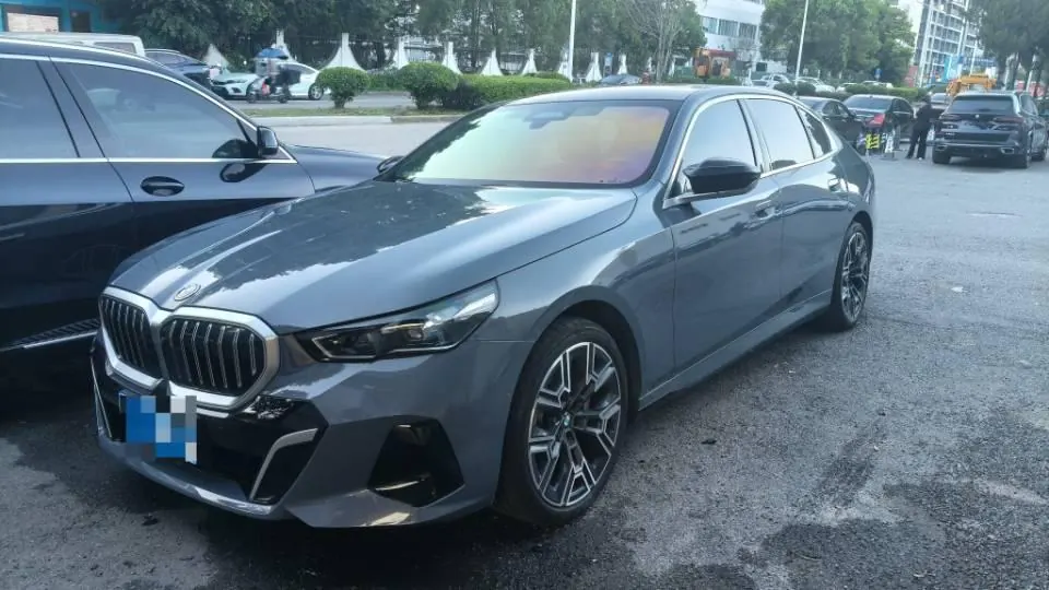 Open image lightbox: BMW 5 series 2024 530Li 48V 2.0T exclusive m sports suit automatic gear