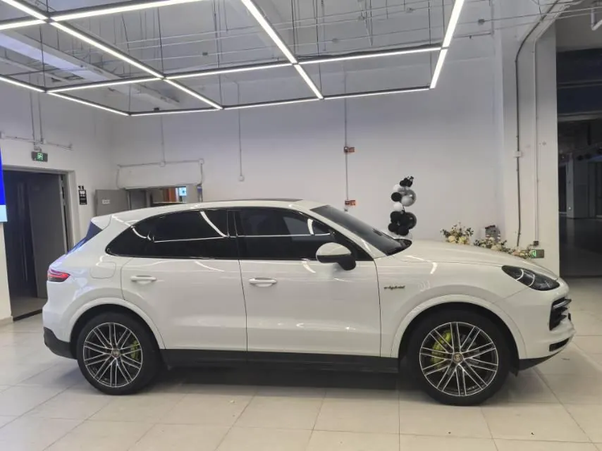 Porsche Cayenne New Energy (Imported) 2023 Cayenne Oil and Electric Hybrid 2.0T Platinum Automatic Gear 2