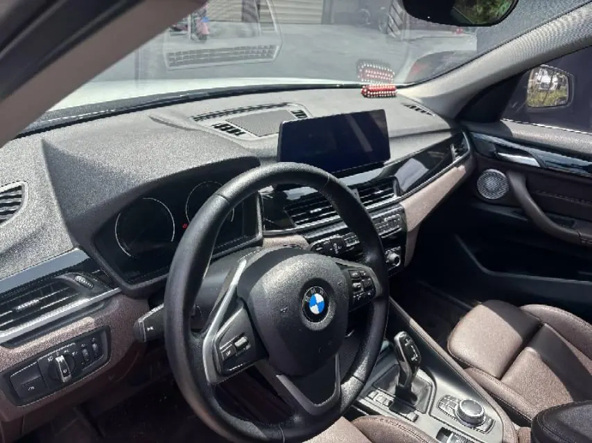 BMW 2022 X1 sDrive20Li 1.5T fashion automatic gear 3