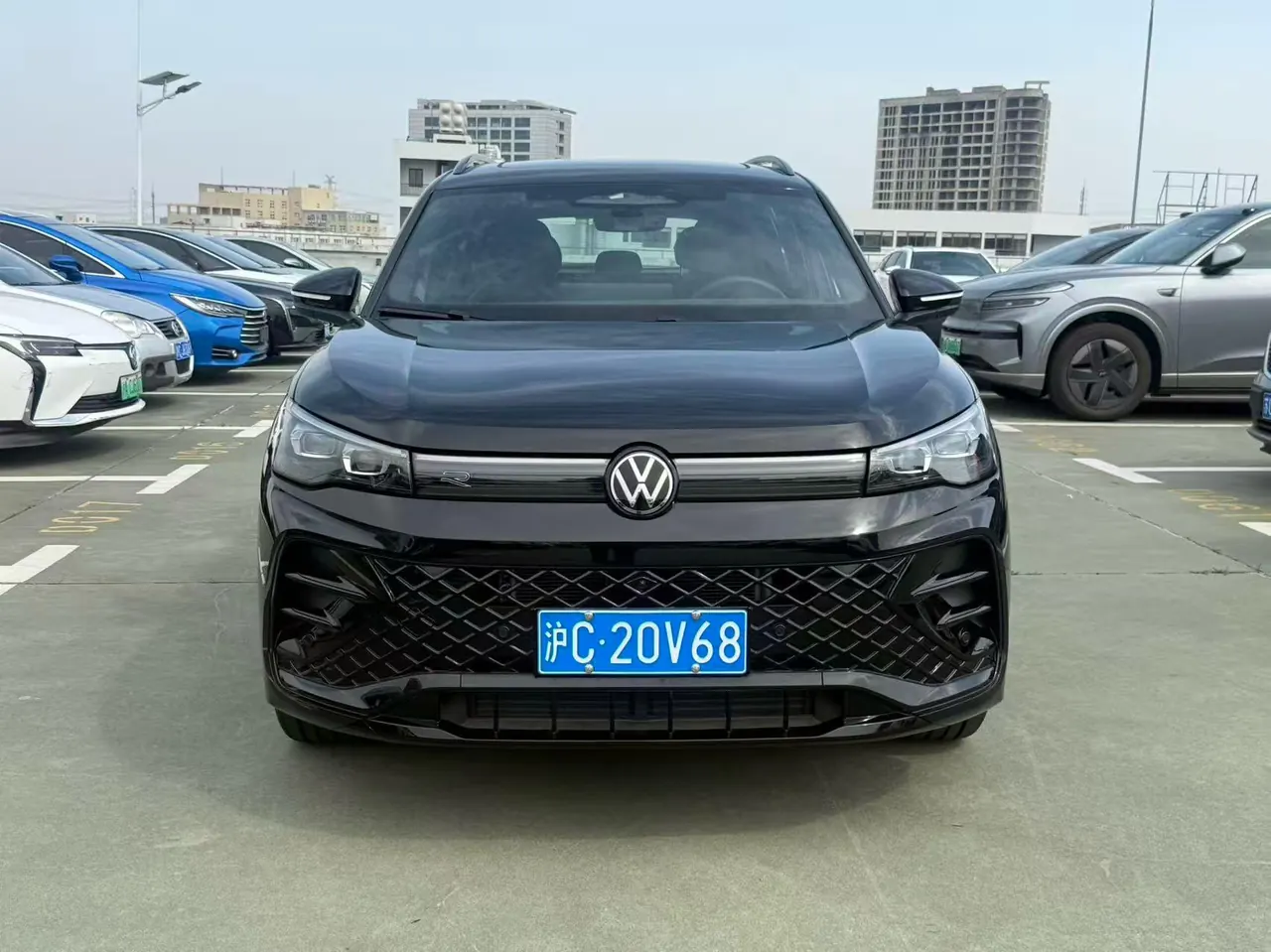 Open image lightbox: Volkswagen 2024 Tiguan L PRO 2.0TSI 330TSI Two-Drive R-Line Smart Edition Automatic Gear