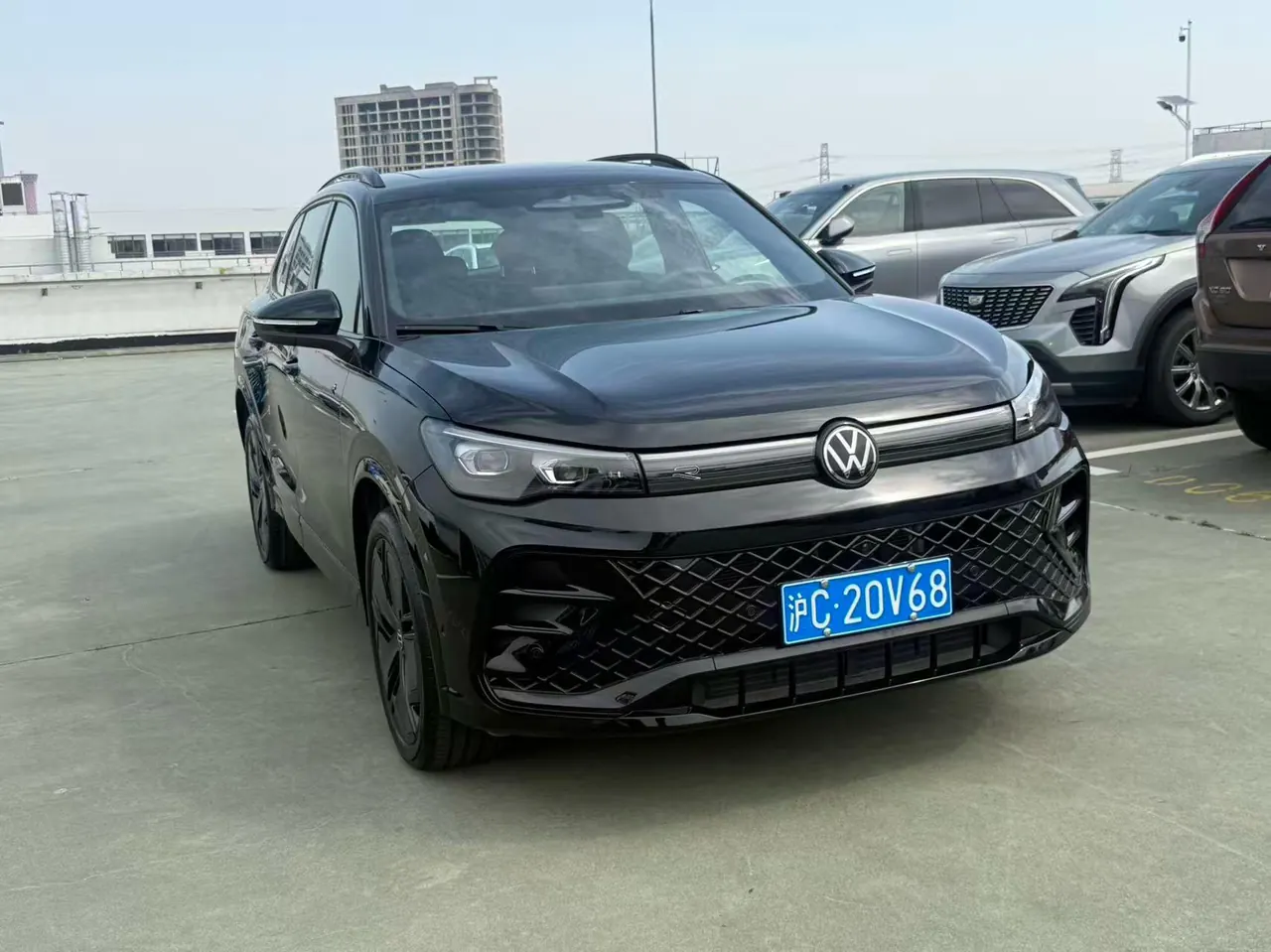 Volkswagen 2024 Tiguan L PRO 2.0TSI 330TSI Two-Drive R-Line Smart Edition Automatic Gear 2
