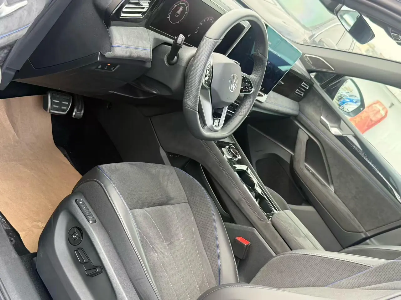 Volkswagen 2024 Tiguan L PRO 2.0TSI 330TSI Two-Drive R-Line Smart Edition Automatic Gear 3