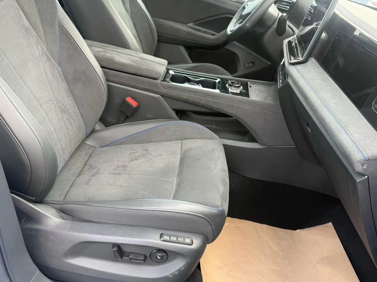Volkswagen 2024 Tiguan L PRO 2.0TSI 330TSI Two-Drive R-Line Smart Edition Automatic Gear 6