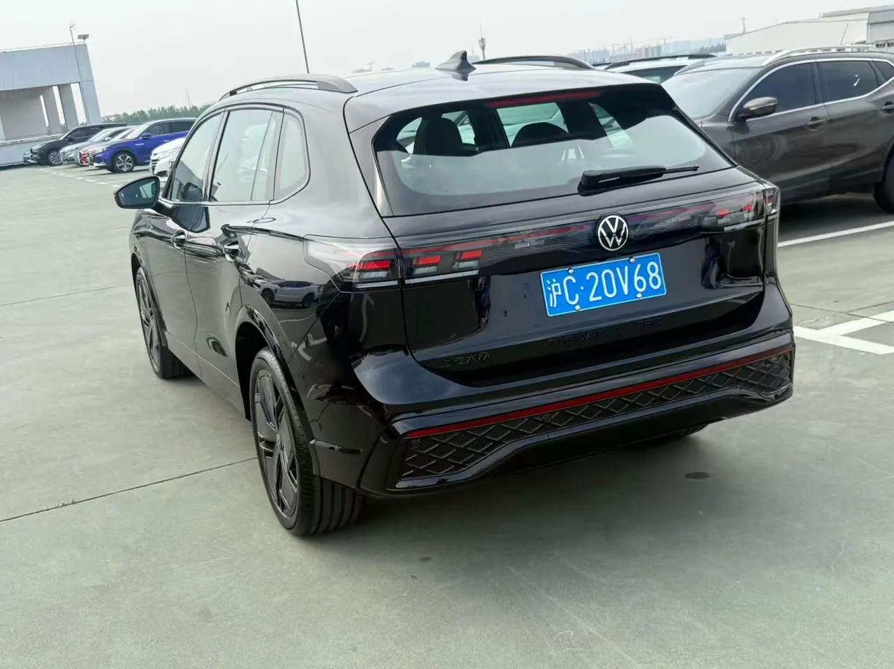 Volkswagen 2024 Tiguan L PRO 2.0TSI 330TSI Two-Drive R-Line Smart Edition Automatic Gear 7