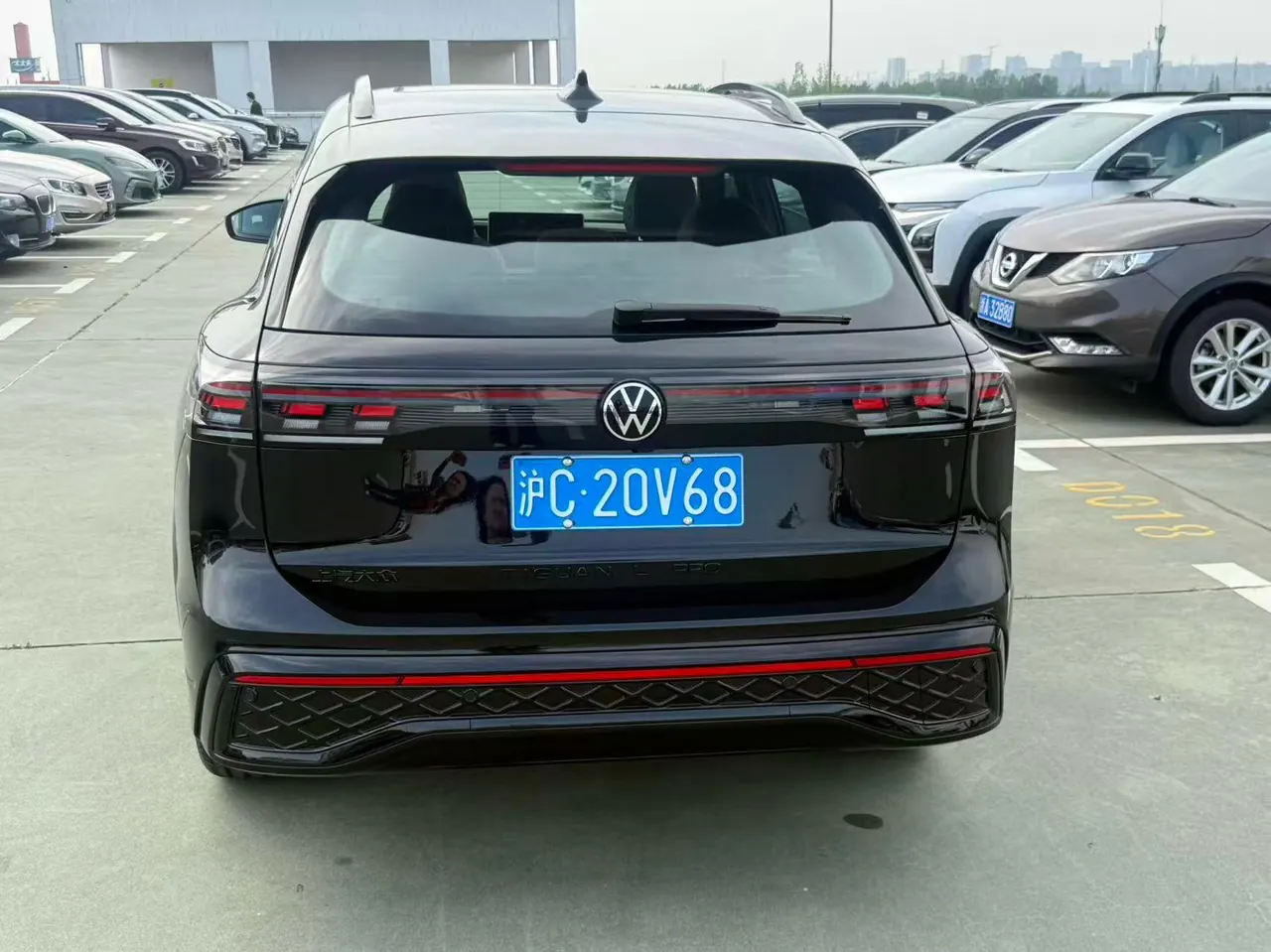 Volkswagen 2024 Tiguan L PRO 2.0TSI 330TSI Two-Drive R-Line Smart Edition Automatic Gear 8