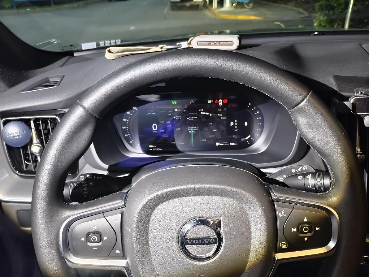 Volvo 2024 XC60 48V 2.0T B5 4-wheel-drive Zhiyi Deluxe Edition Automatic Gear 5