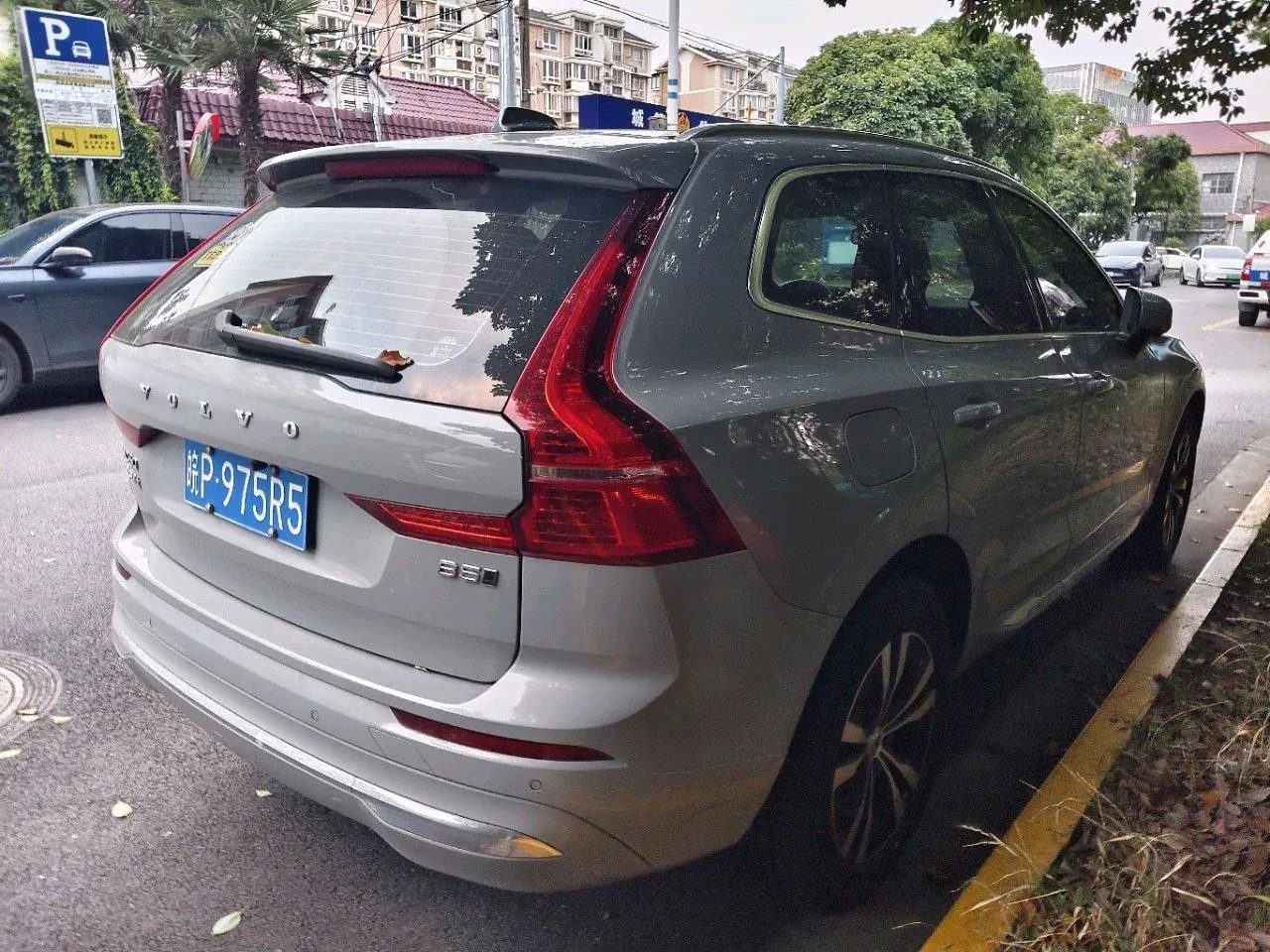 Volvo 2024 XC60 48V 2.0T B5 4-wheel-drive Zhiyi Deluxe Edition Automatic Gear 7