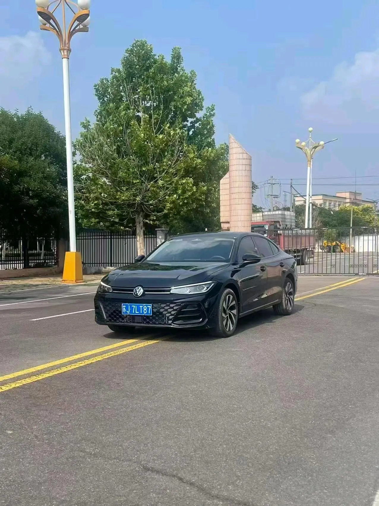 Volkswagen 2025 Passat Pro 2.0TSI 380TSI Star Dragon Edition Automatic Gear - View 1
