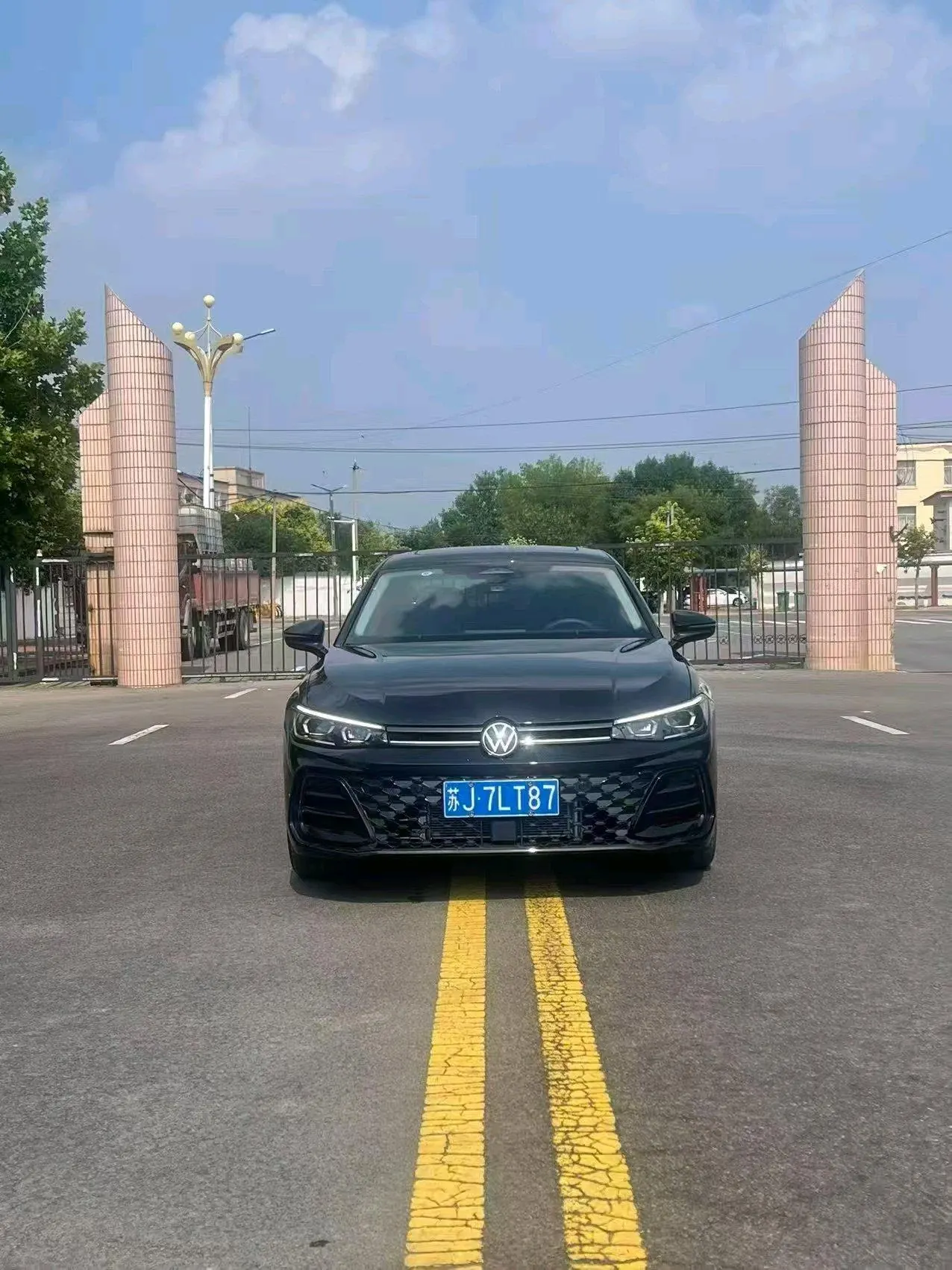 Volkswagen 2025 Passat Pro 2.0TSI 380TSI Star Dragon Edition Automatic Gear 2