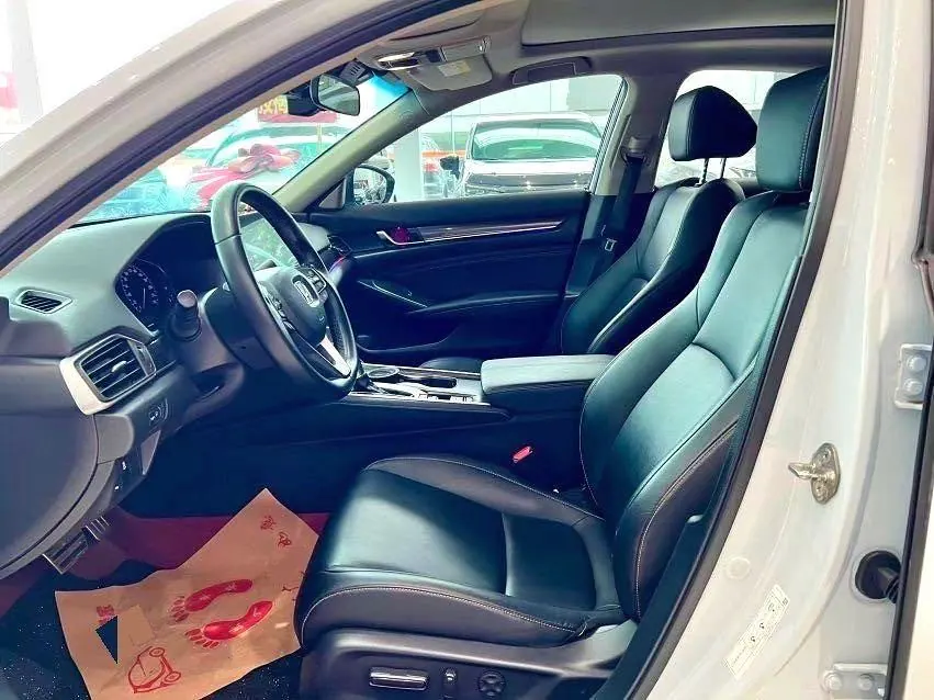 Honda 2022 10th Generation Accord 1.5T Stepless 260TURBO Magic Night Premium Edition Automatic Gear 3