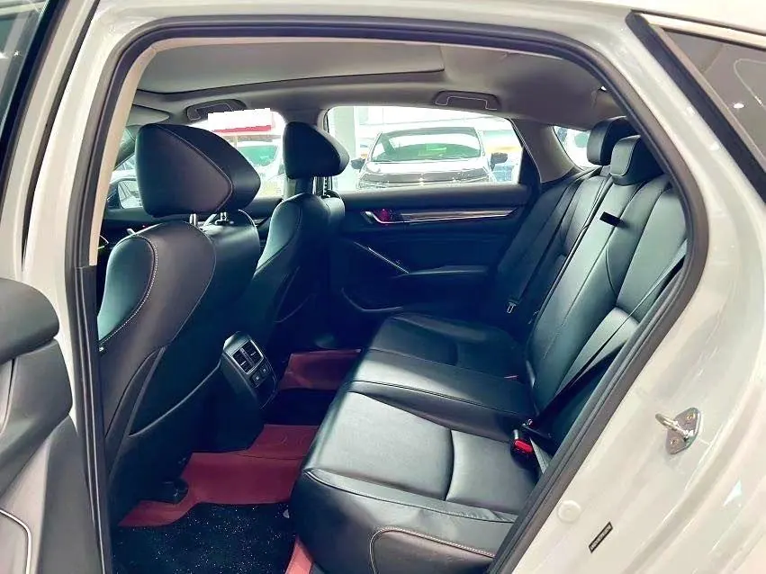 Honda 2022 10th Generation Accord 1.5T Stepless 260TURBO Magic Night Premium Edition Automatic Gear 4