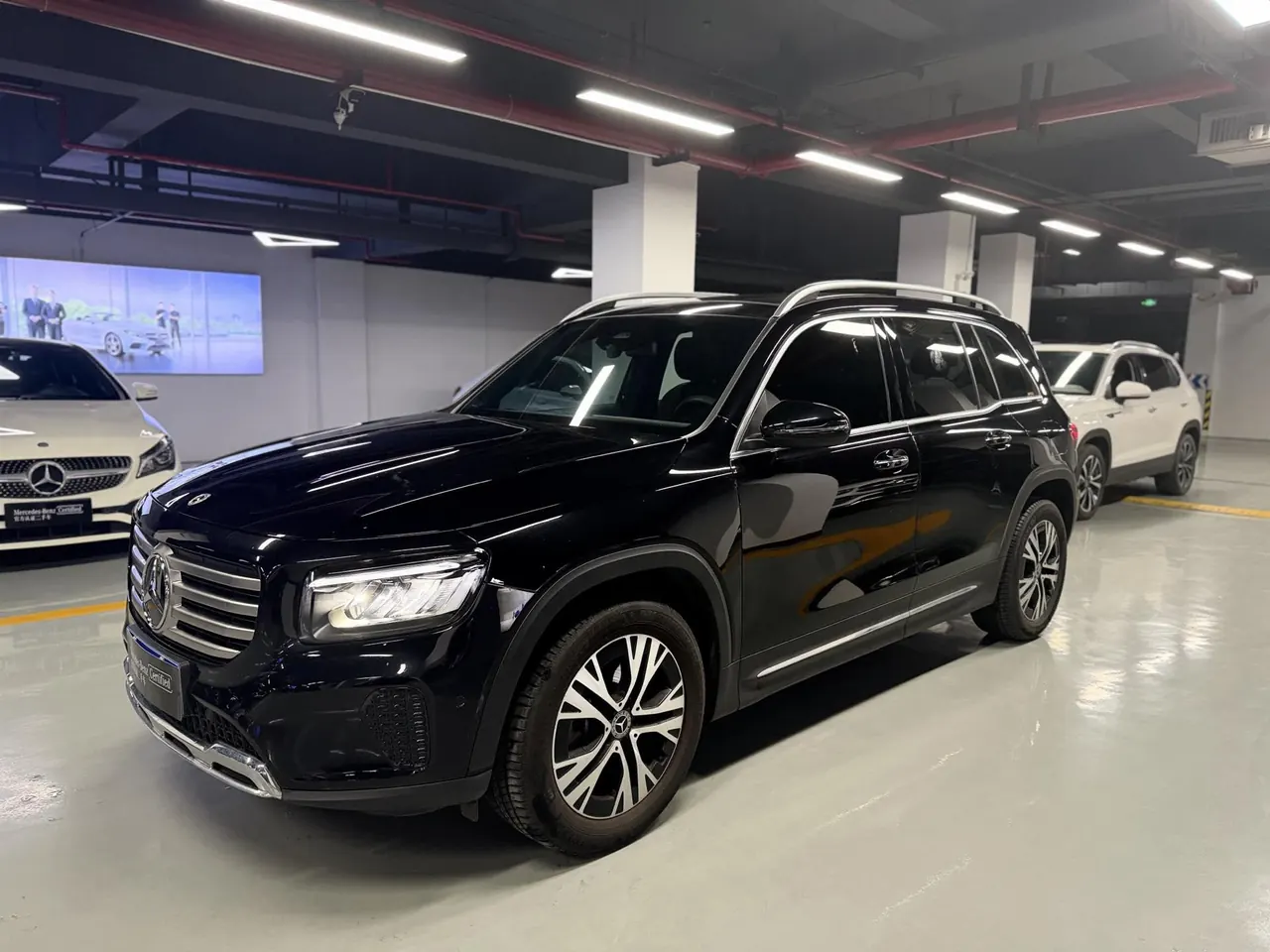 Mercedes Benz 2024 GLB 220 48V 2.0T Dynamic Automatic - View 1